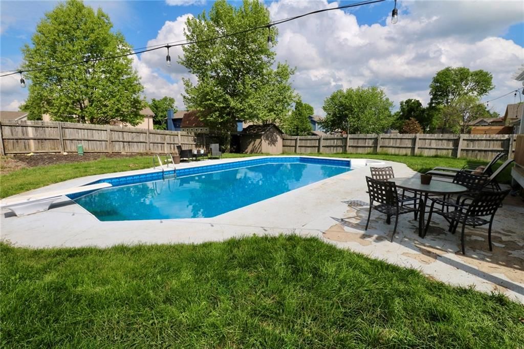 1300 Meadows Lane — photo 32