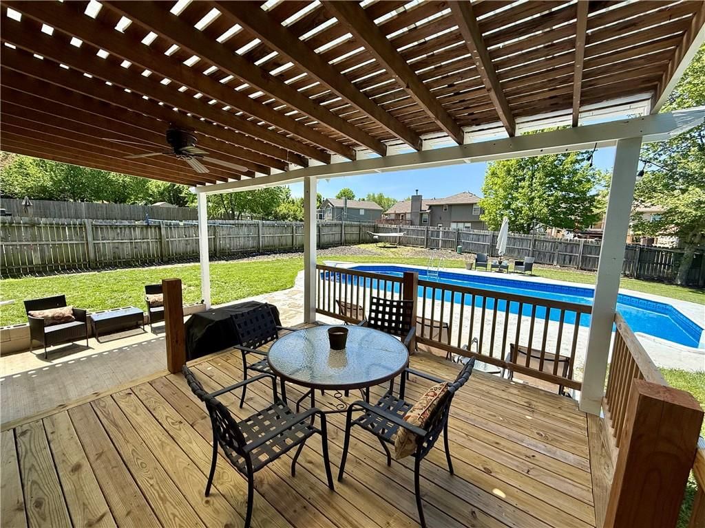 1300 Meadows Lane — photo 33