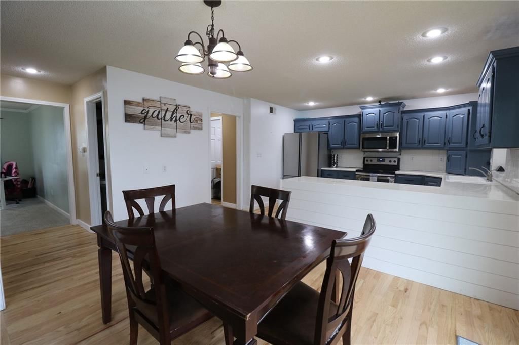 1300 Meadows Lane — photo 6