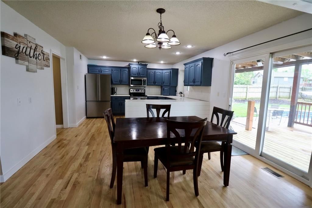 1300 Meadows Lane — photo 7