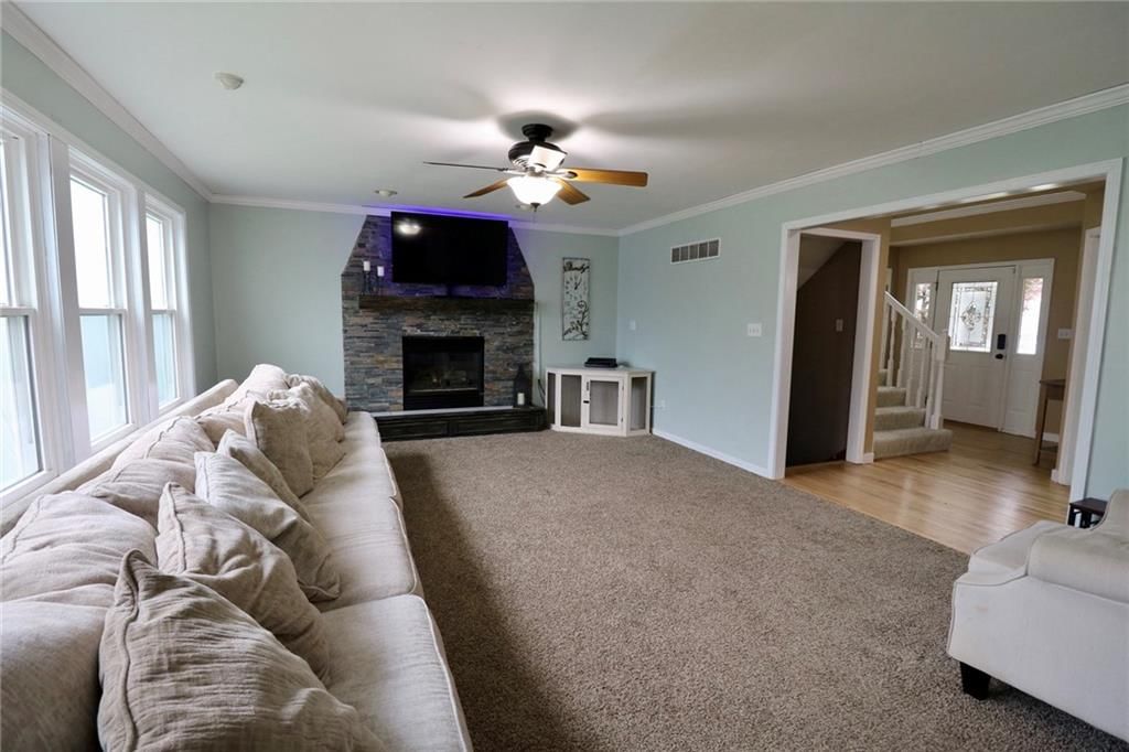 1300 Meadows Lane — photo 9