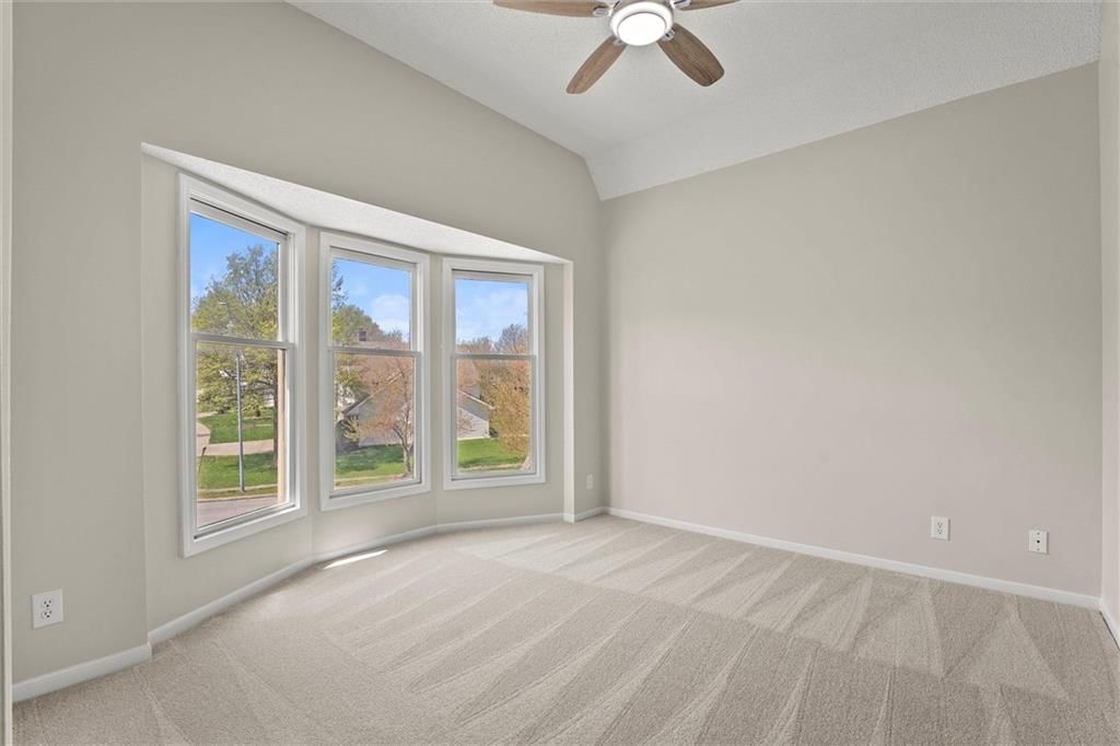 7801 N Prospect Avenue — photo 23