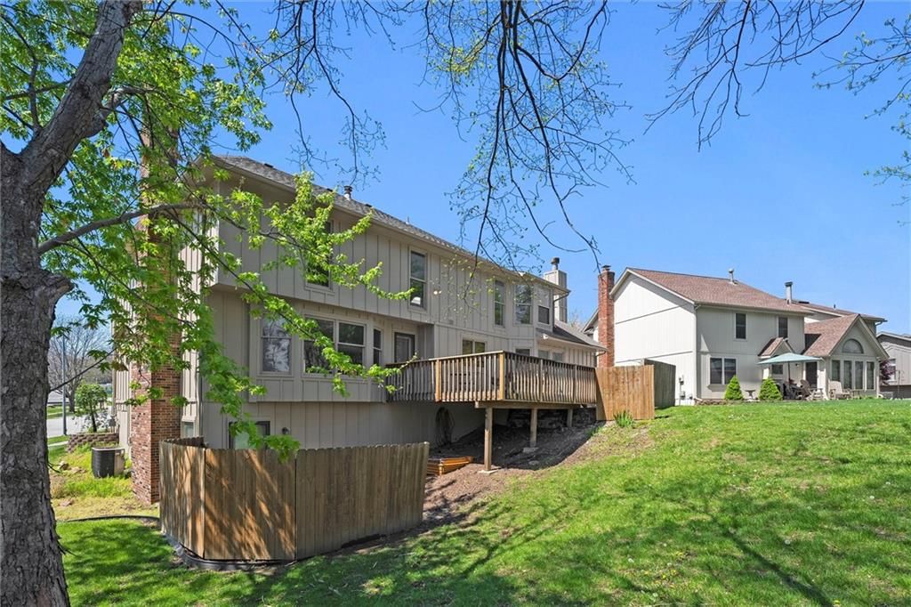 7801 N Prospect Avenue — photo 31