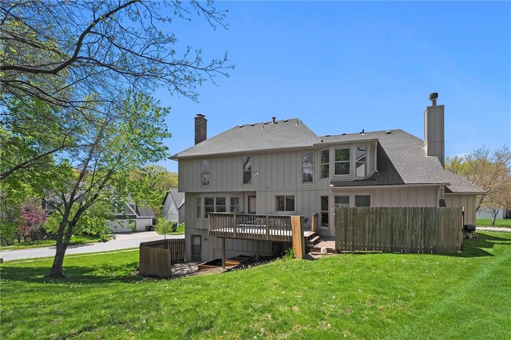 7801 N Prospect Avenue — photo 32