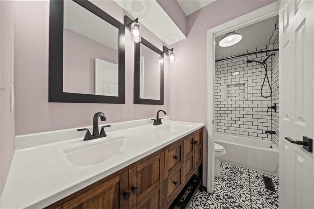 245 NE Chateau Drive — photo 11