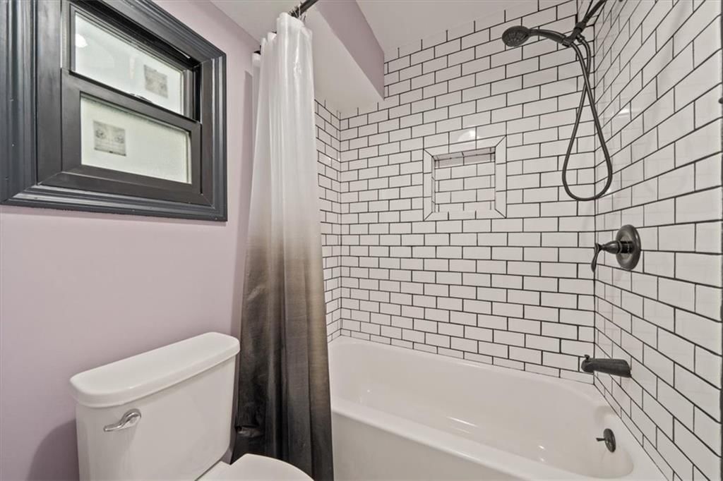 245 NE Chateau Drive — photo 12