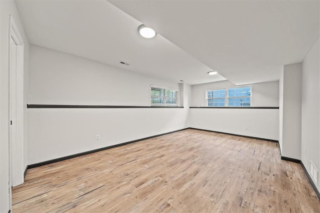 245 NE Chateau Drive — photo 17