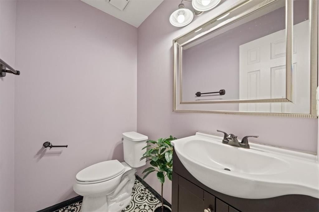 245 NE Chateau Drive — photo 18