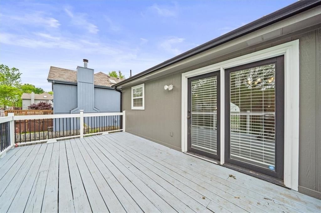 245 NE Chateau Drive — photo 19