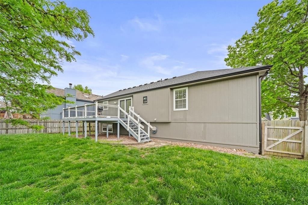 245 NE Chateau Drive — photo 20