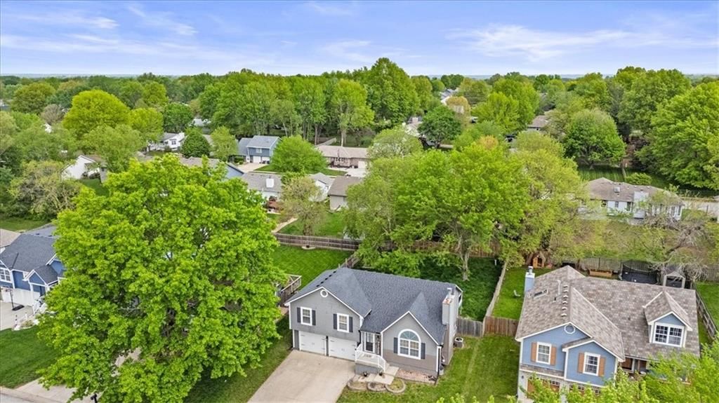 245 NE Chateau Drive — photo 21