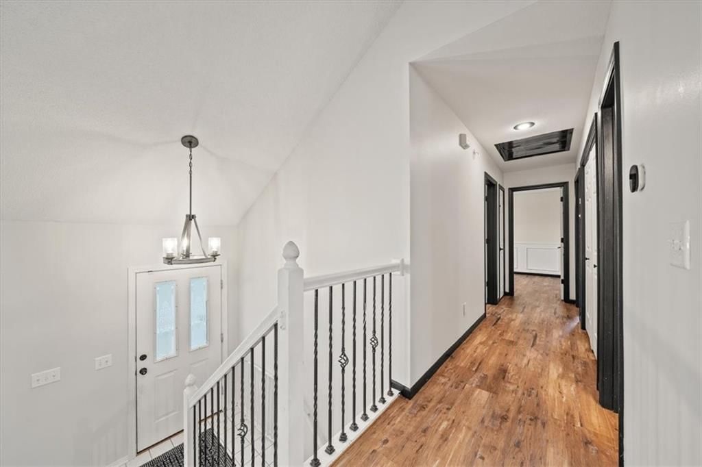 245 NE Chateau Drive — photo 7