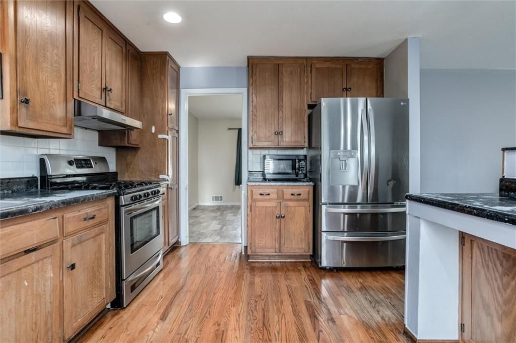 10012 W 68th Street — photo 8