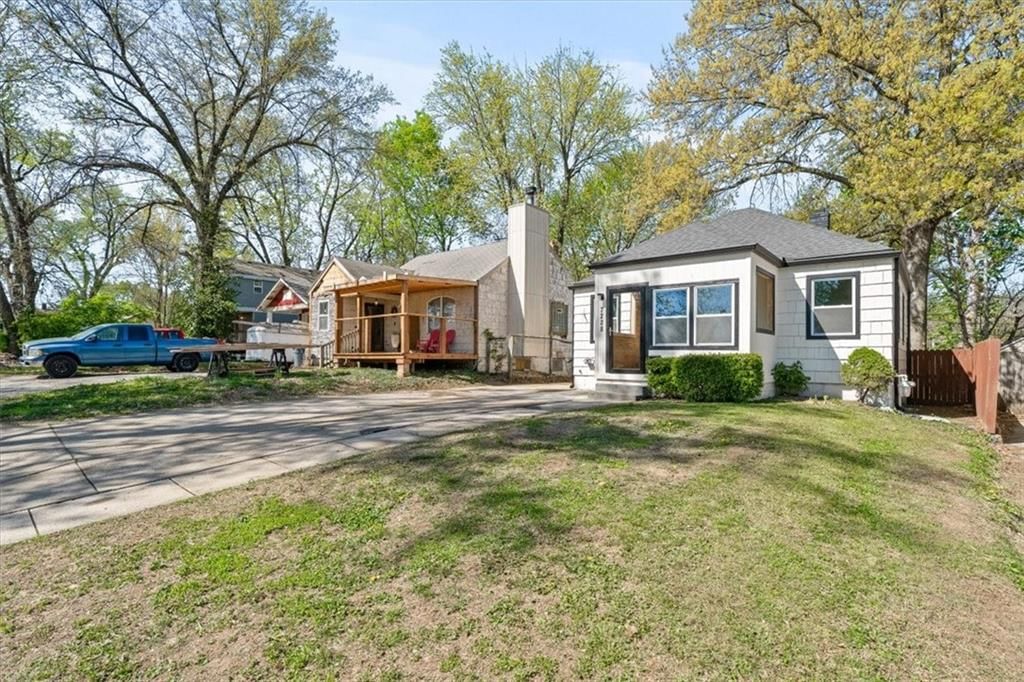 7228 Wabash Avenue — photo 3