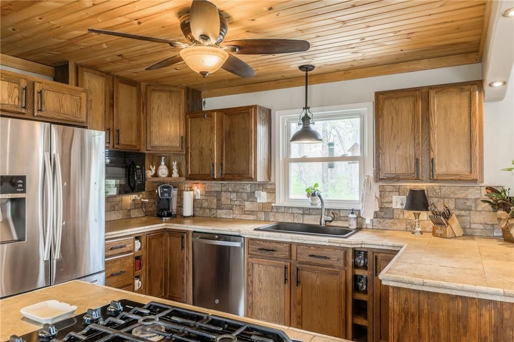 402 Campbell Court — photo 10