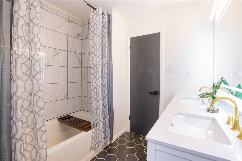 8208 Hardy Avenue — photo 17