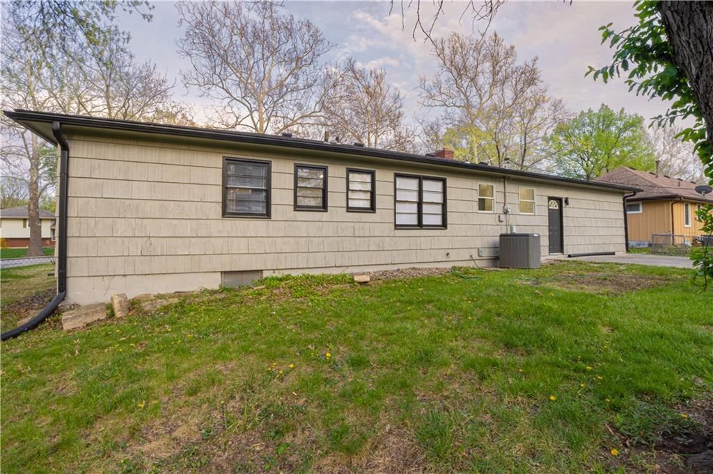 8208 Hardy Avenue — photo 33