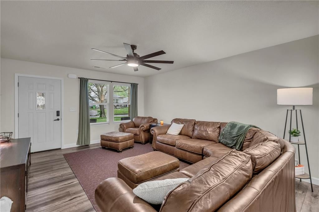 809 S Willow Street — photo 4