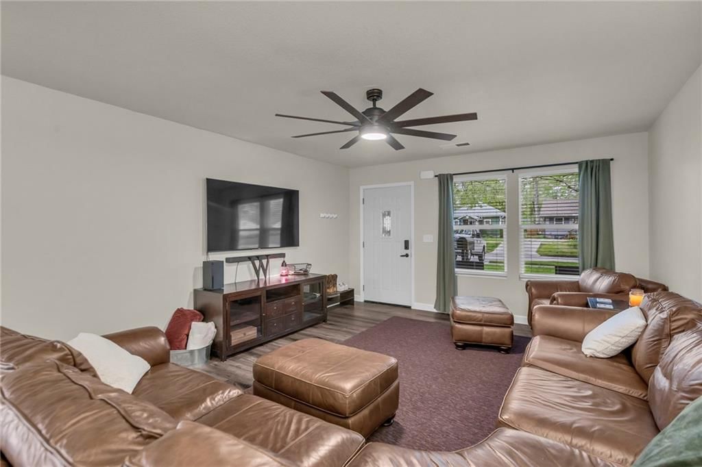 809 S Willow Street — photo 5