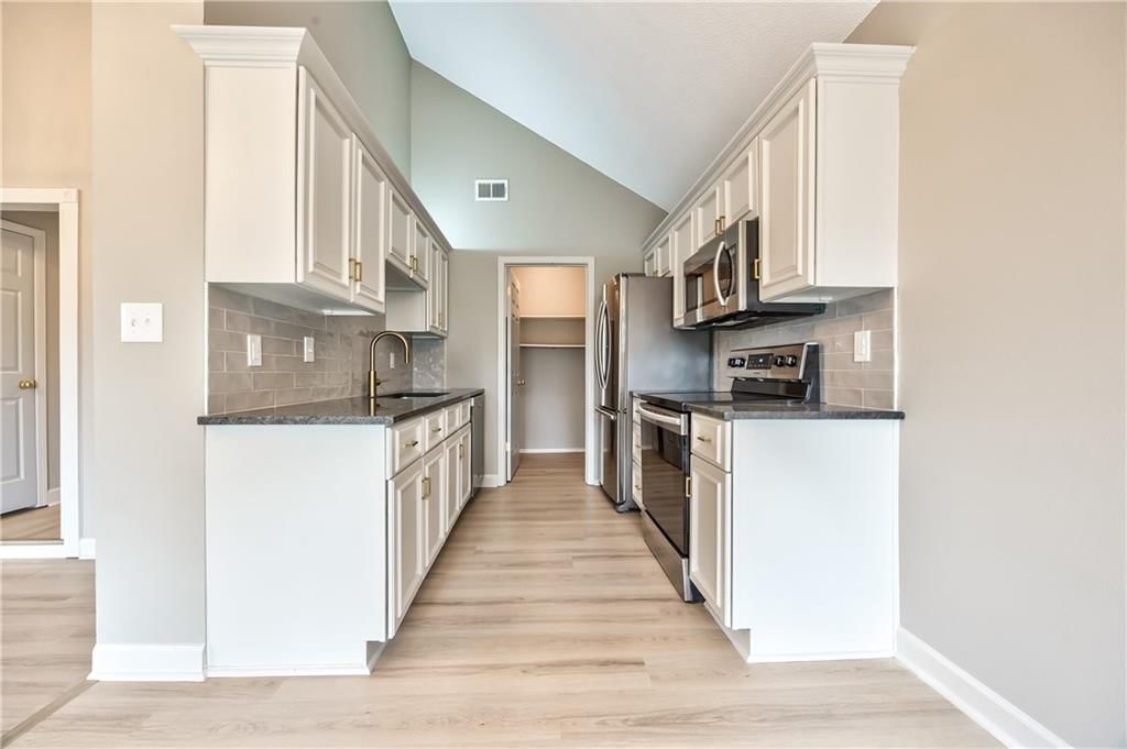 8120 Halsey Street — photo 12