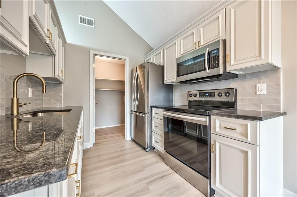 8120 Halsey Street — photo 10