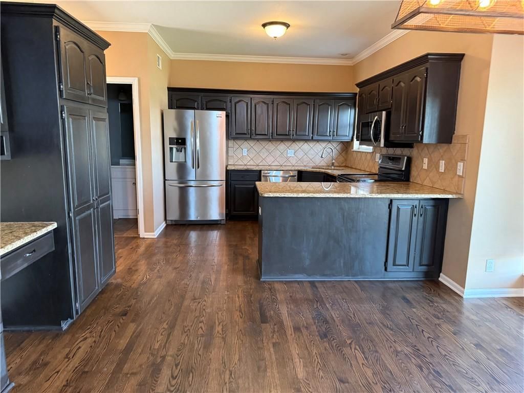 880 E Cheyenne Street — photo 12