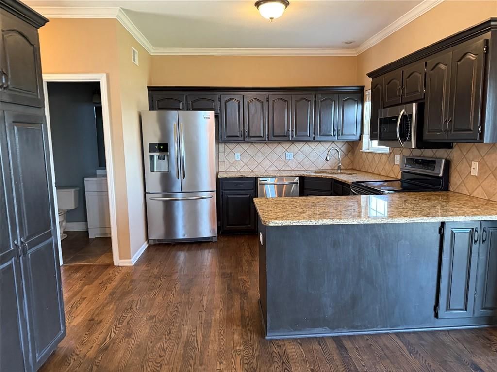 880 E Cheyenne Street — photo 13
