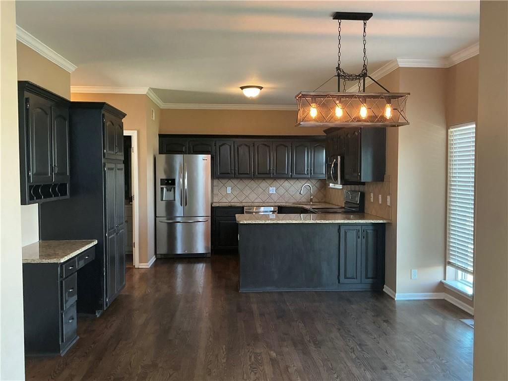 880 E Cheyenne Street — photo 15