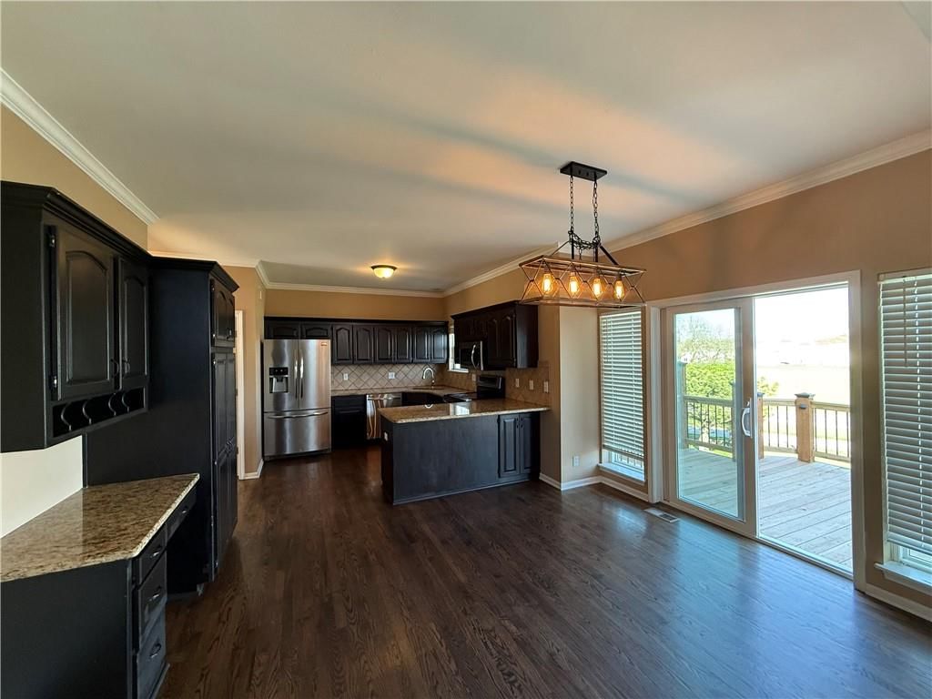 880 E Cheyenne Street — photo 16