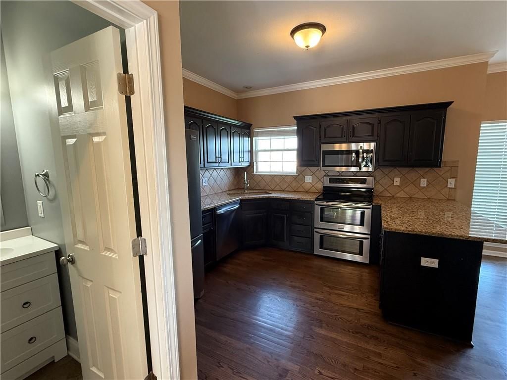 880 E Cheyenne Street — photo 18