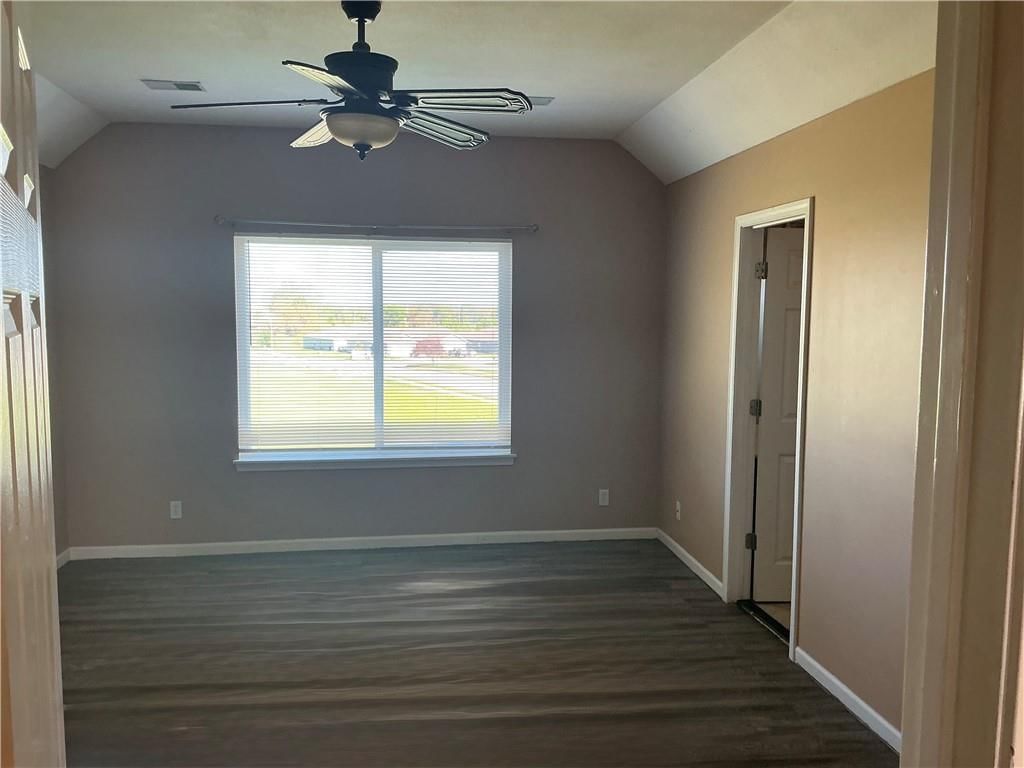 880 E Cheyenne Street — photo 23