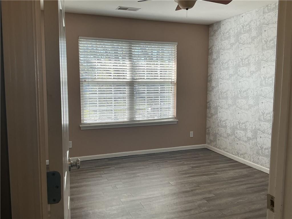 880 E Cheyenne Street — photo 25