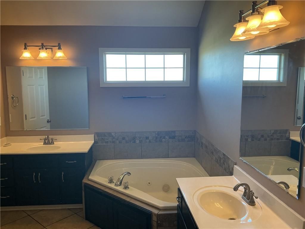 880 E Cheyenne Street — photo 29