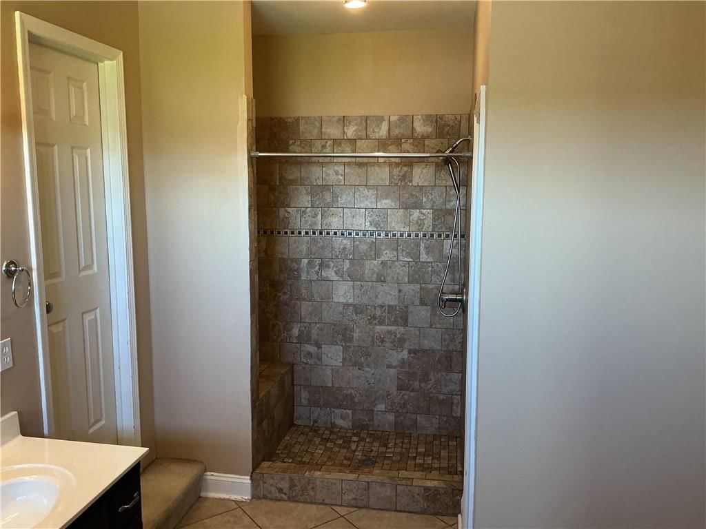 880 E Cheyenne Street — photo 32