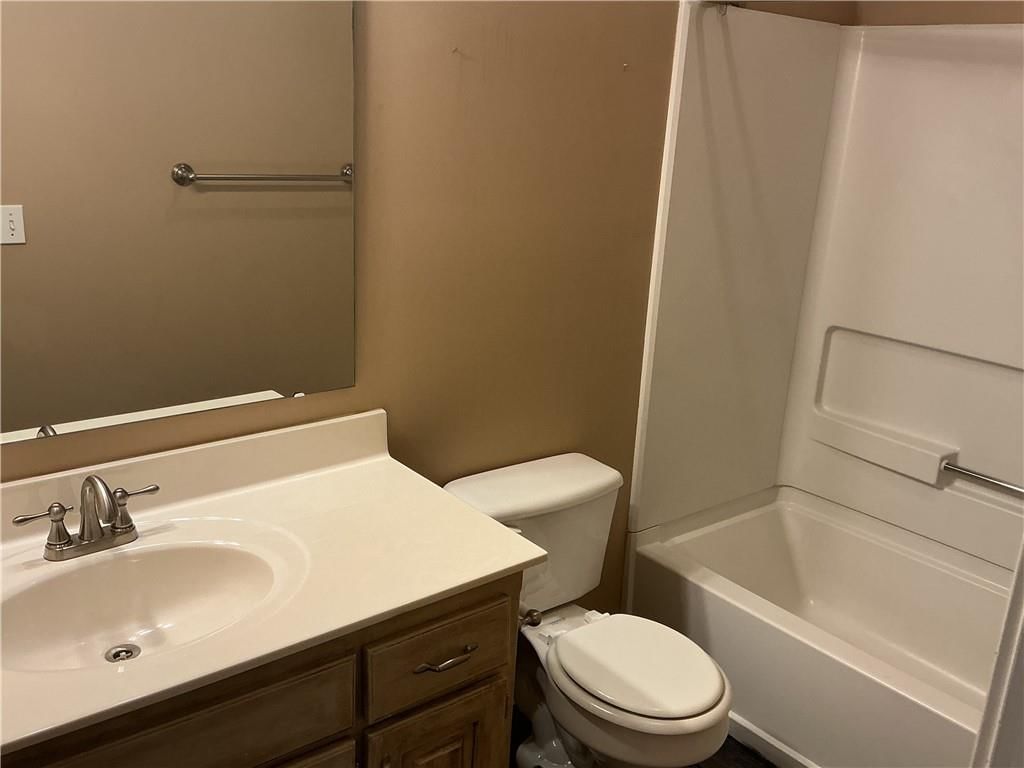 880 E Cheyenne Street — photo 35