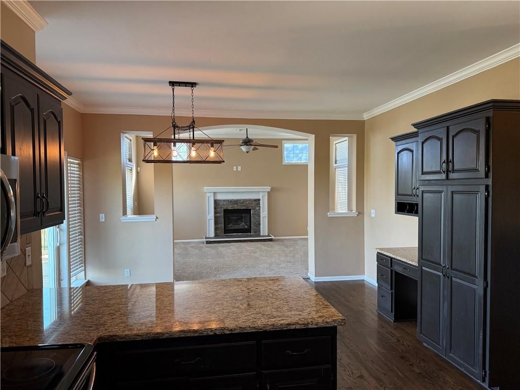880 E Cheyenne Street — photo 9