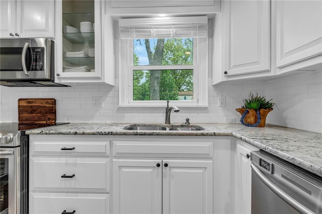 5908 W 76th Terrace — photo 10