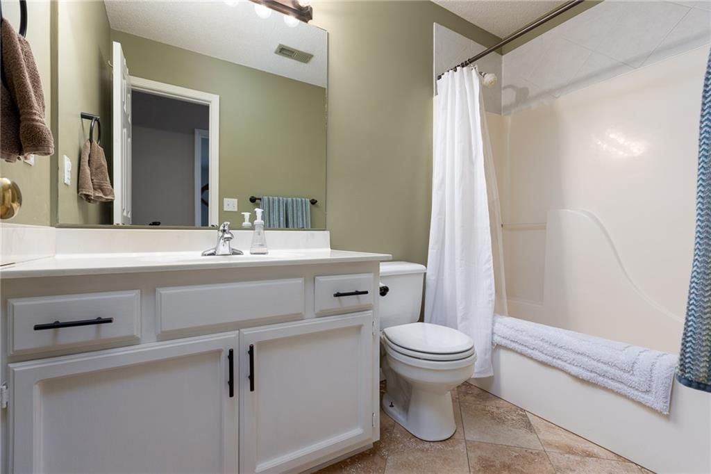 7301 N SMALLEY Avenue — photo 24