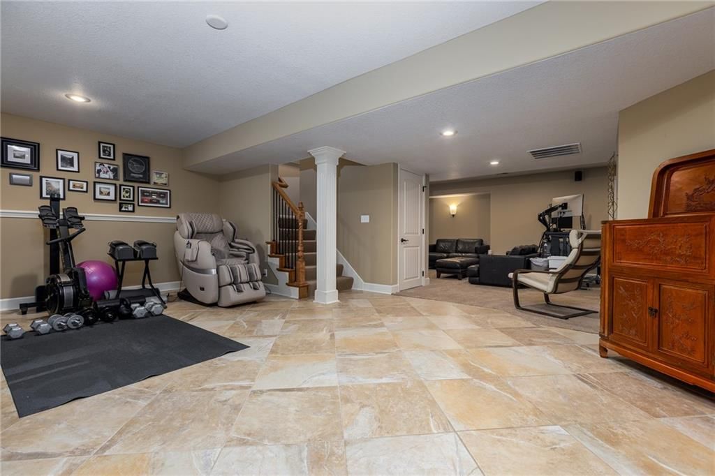 7301 N SMALLEY Avenue — photo 29