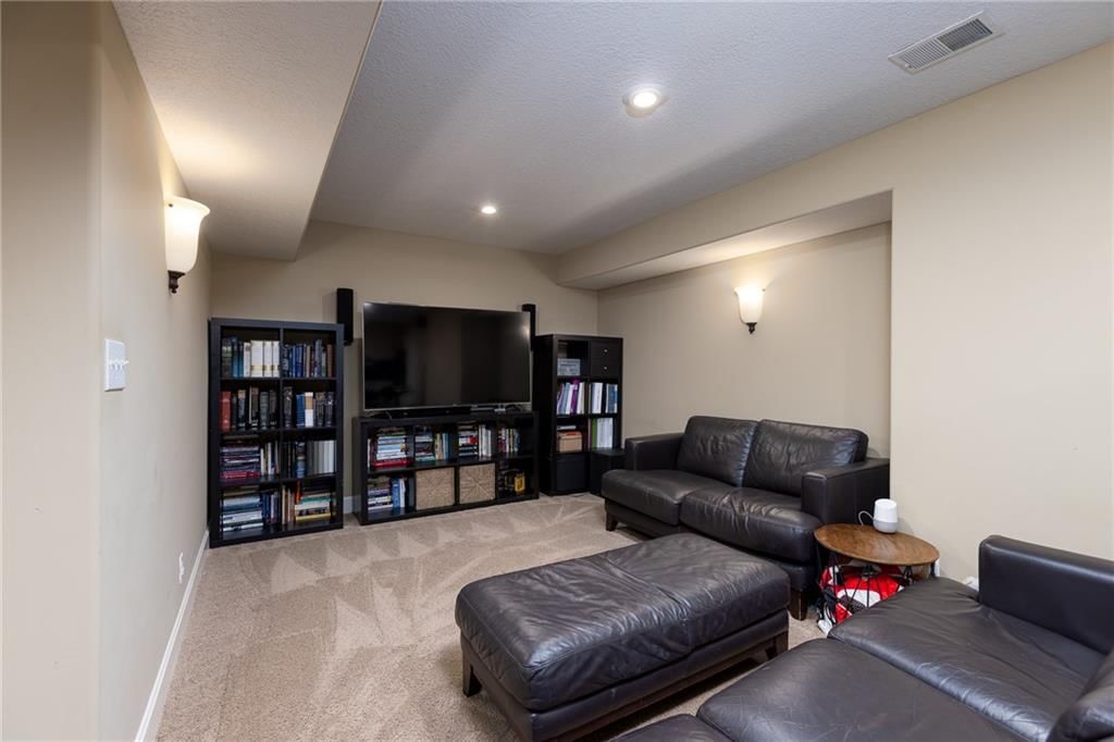 7301 N SMALLEY Avenue — photo 31