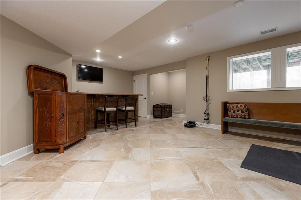 7301 N SMALLEY Avenue — photo 32