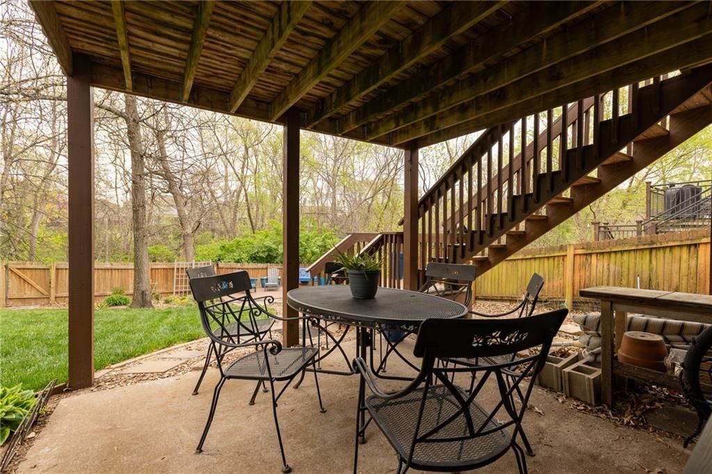 7301 N SMALLEY Avenue — photo 36