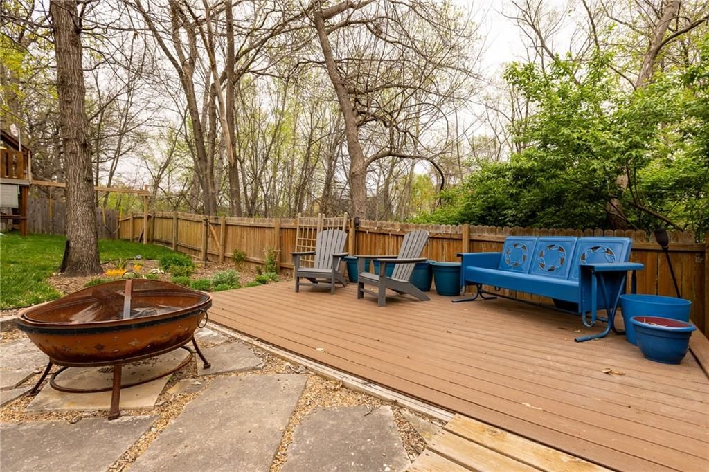 7301 N SMALLEY Avenue — photo 37
