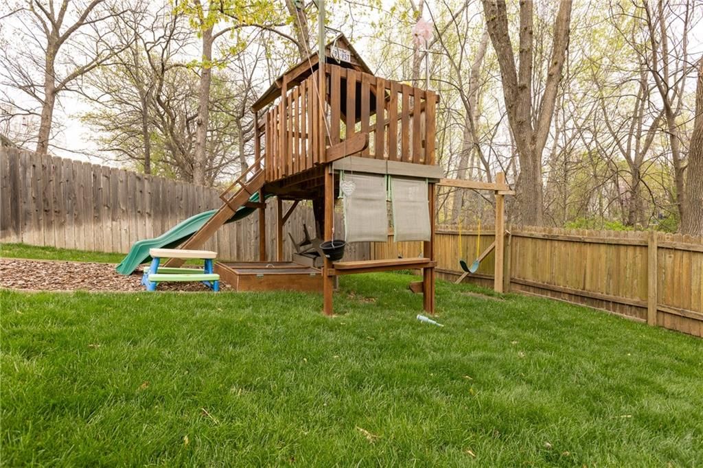 7301 N SMALLEY Avenue — photo 39