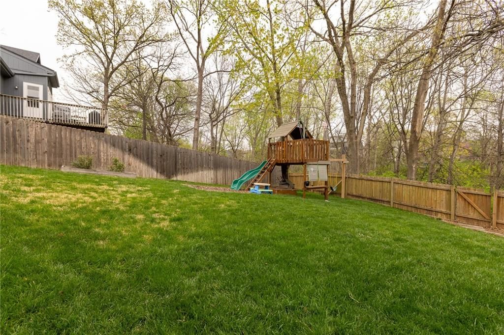 7301 N SMALLEY Avenue — photo 41