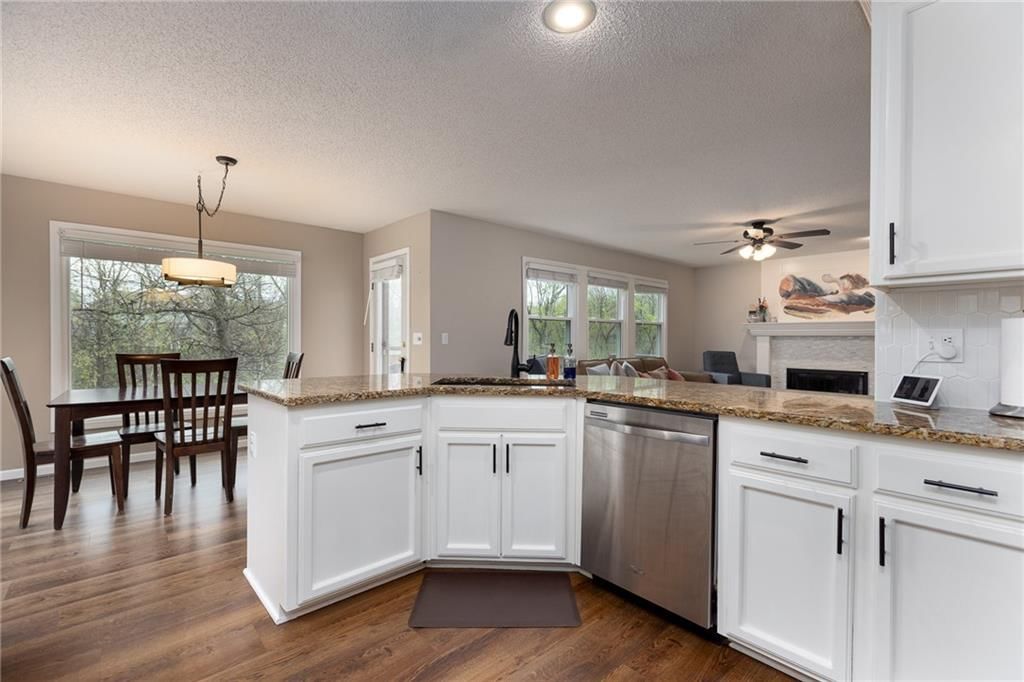7301 N SMALLEY Avenue — photo 9