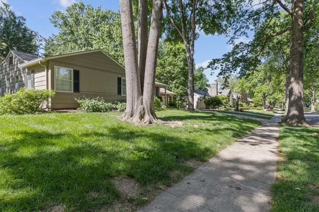 1215 W 69th Terrace — photo 26
