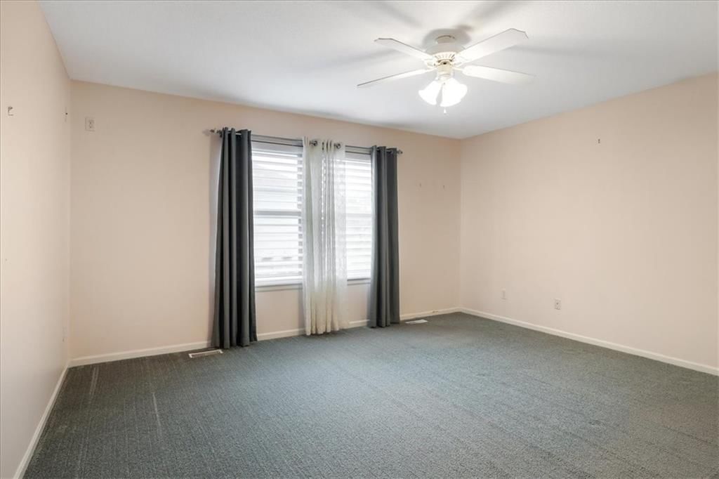 7300 N Cypress Avenue — photo 11