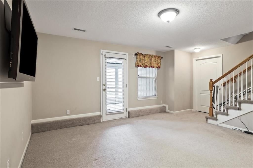 7300 N Cypress Avenue — photo 12
