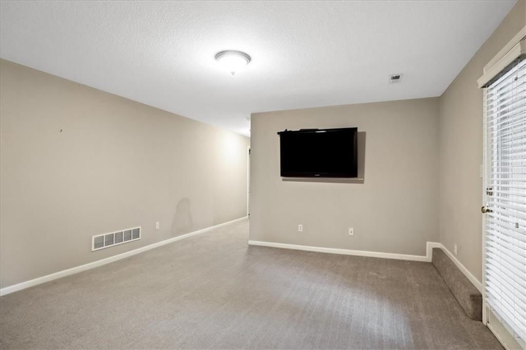 7300 N Cypress Avenue — photo 16